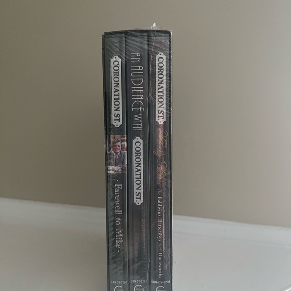 Coronation Street 3 DVD Box Set 2005 Brand New - Picture 2 of 4